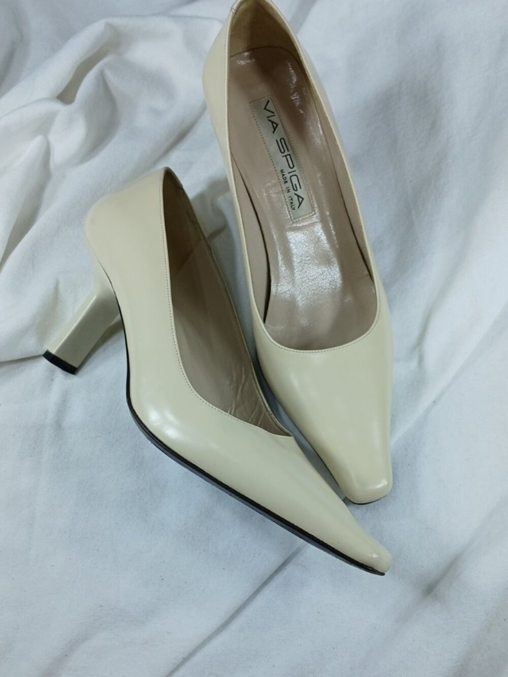 Via Spiga Ivory Pointed Toe Leather Pumps